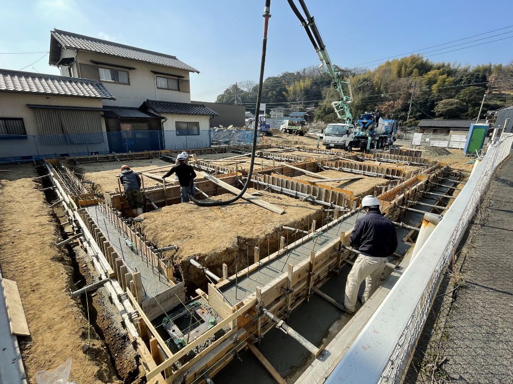 土間コンクリートの打設