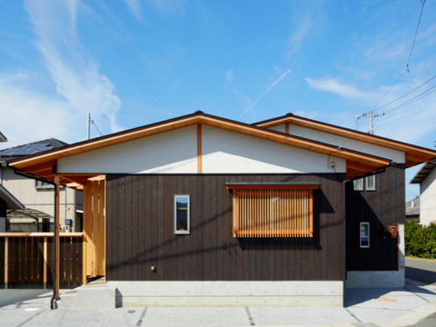 ビルトイン車庫のある和モダン平屋住宅